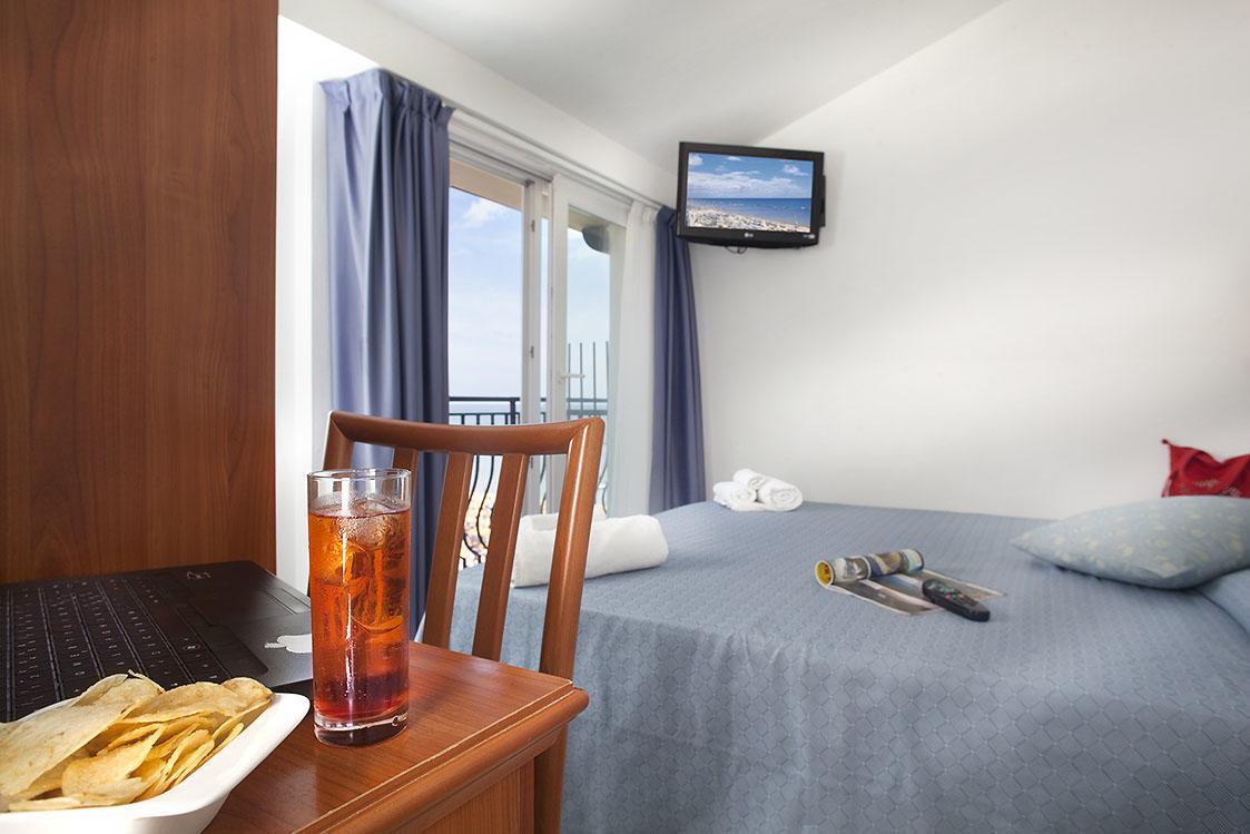 Hotel Brienz Белларія-Іджеа-Марина Екстер'єр фото